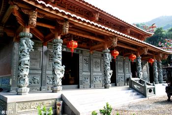 閩南寺石雕龍柱